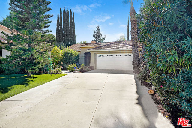 7844 Canby Avenue photo 2