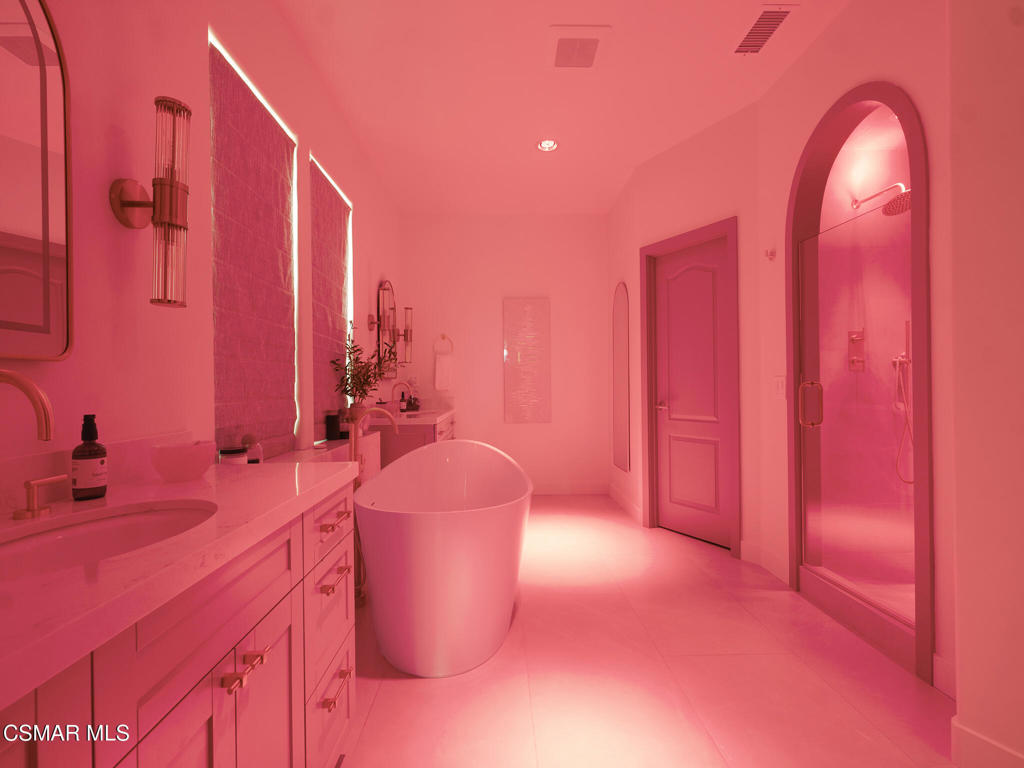 https://media.crmls.org/mediaz/cb203d60-7a8a-48cf-96a9-c8754d6b26ba.jpg?preset=X-Large