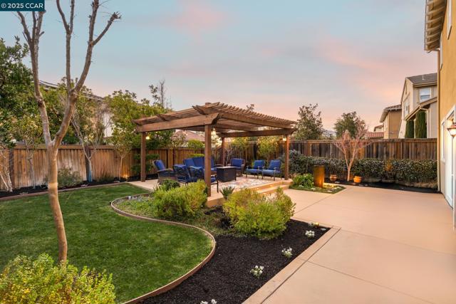 5617 Evolene St, Danville CA: https://media.crmls.org/mediaz/cb20be68-a92a-4793-a93b-416e183852f6.jpg