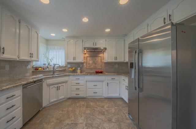 1121 Palo Alto Way, Salinas CA: https://media.crmls.org/mediaz/cb20e21f-0df3-4c89-b3cd-674a8dee2037.jpg