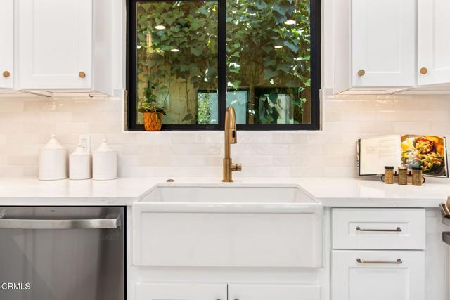 3015 Henrietta Avenue, La Crescenta CA: https://media.crmls.org/mediaz/cb212229-3a65-406b-b12c-cd03fa5091c5.jpg