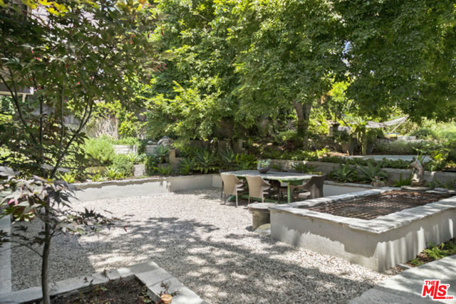 2027 Park Drive, Los Angeles CA: https://media.crmls.org/mediaz/cb21563f-cac4-4e29-9c5c-34e7a2433536.jpg