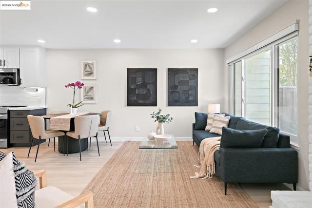 1130 Richmond ST, El Cerrito CA: https://media.crmls.org/mediaz/cb21647d-44f3-432a-ad9f-c5c522187b80.jpg