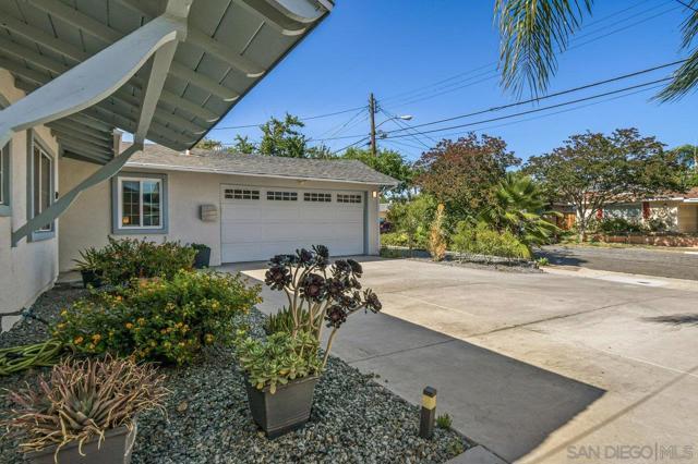 6212 Lake Ariana Ave, San Diego CA: https://media.crmls.org/mediaz/cb2173d1-b98a-430a-8802-f46190e63deb.jpg