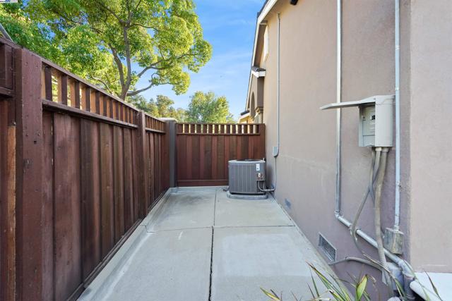 3211 Harvey Ct, Pleasanton CA: https://media.crmls.org/mediaz/cb217c39-32d4-4d73-ad48-28dc16ed68aa.jpg