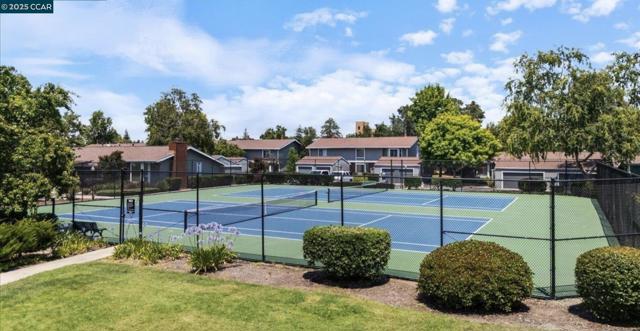 812 Royal Ann Ln, Concord CA: https://media.crmls.org/mediaz/cb21e44c-58ff-4403-9fe7-6124d3c1c640.jpg