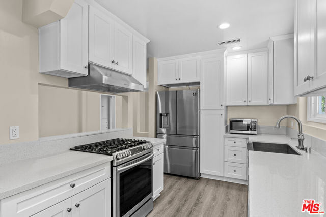 11241 Pearl Street, Los Angeles CA: https://media.crmls.org/mediaz/cb21fce9-f84a-4e34-bb8e-08221b774e18.jpg