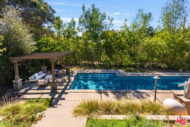 1009 Jeannette Avenue, Thousand Oaks CA: https://media.crmls.org/mediaz/cb226686-5ae1-419e-a37d-0f412f9e2332.jpg