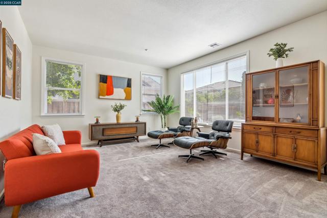 1840 Tanglewood Ln, Brentwood CA: https://media.crmls.org/mediaz/cb23b39b-4b9c-4524-b1f5-45377b6ce4e6.jpg