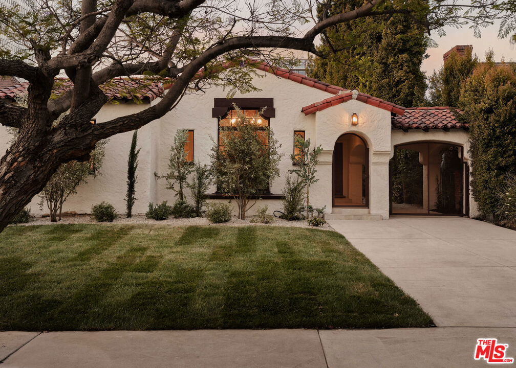 6255 Del Valle Drive