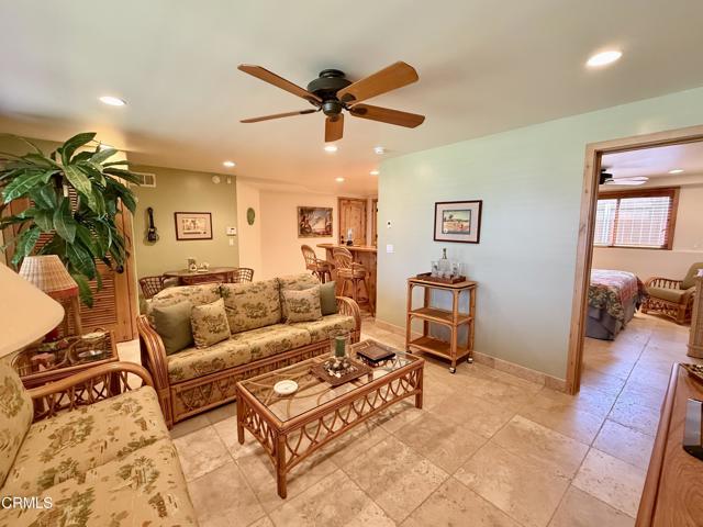 268 Sunset Drive, Oxnard CA: https://media.crmls.org/mediaz/cb23d6fd-f146-4b15-9393-e9ef96459f8a.jpg