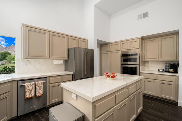 56765 Merion, La Quinta CA: https://media.crmls.org/mediaz/cb2471d0-63be-41c8-af9c-32164a6ab55c.jpg