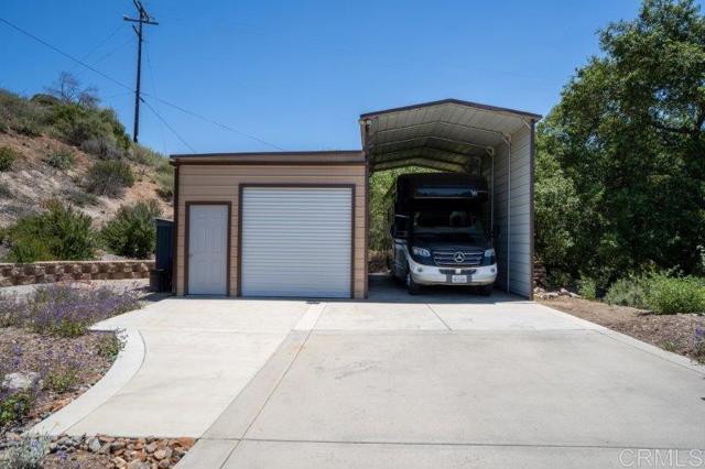 2021 Willow Glen Road, Fallbrook CA: https://media.crmls.org/mediaz/cb247bed-c6e5-4b90-be04-10d4b7f77855.jpg