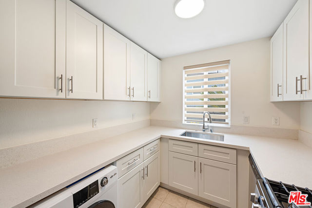 2638 S Barrington Avenue, Los Angeles CA: https://media.crmls.org/mediaz/cb248ca2-b772-40ba-aad8-9d3cb3a0e29a.jpg