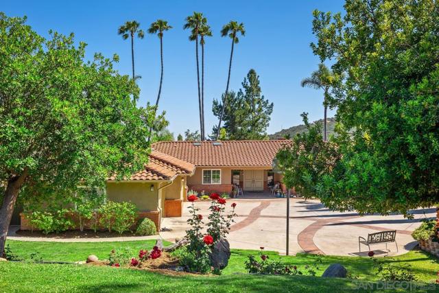 13627 Poway Springs Rd, Poway CA: https://media.crmls.org/mediaz/cb24a42a-3d52-4525-b4bb-c5f44a686e03.jpg