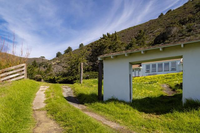 37305 Highway 1, Carmel CA: https://media.crmls.org/mediaz/cb24d8b9-a632-4e3c-83ee-fa762d4d1ff8.jpg
