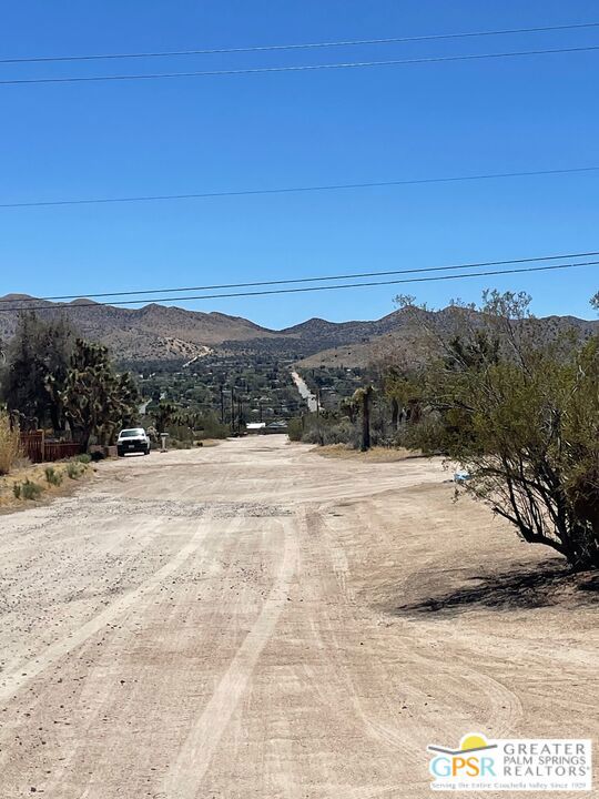 6974 Apache Trail, Yucca Valley CA: https://media.crmls.org/mediaz/cb2519cb-179c-437e-a411-b120401bc268.jpg
