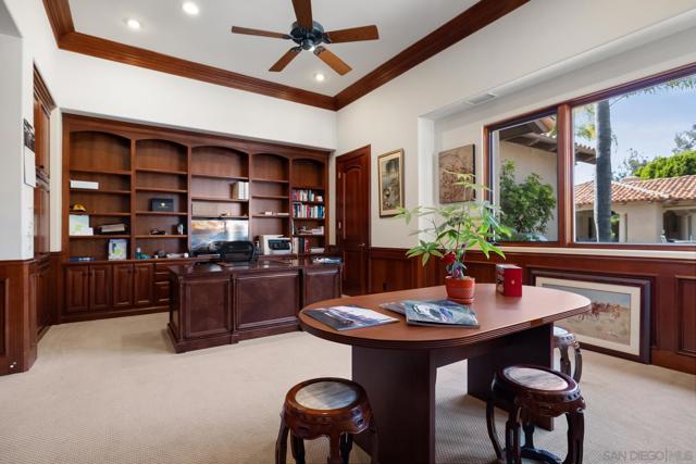 18050 Rancho La Cima Corte, Rancho Santa Fe CA: https://media.crmls.org/mediaz/cb25acd1-3c52-4357-a6f1-c92e63fb6d71.jpg