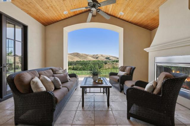 6340 Inspiration Ter, Pleasanton CA: https://media.crmls.org/mediaz/cb25d078-3d90-4c9e-aeb5-132f9ced54dd.jpg