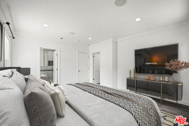 23046 Leonora Drive, Woodland Hills CA: https://media.crmls.org/mediaz/cb25d234-effe-4f29-80a9-220647ee7845.jpg