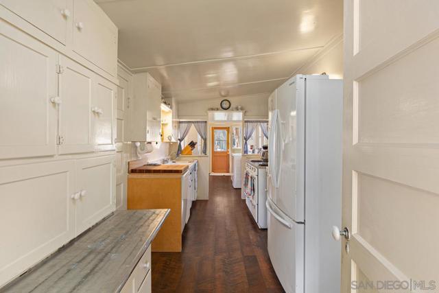 43023 Highway 79, Aguanga CA: https://media.crmls.org/mediaz/cb266d61-9a73-44b6-8ef5-18c3a46bab01.jpg