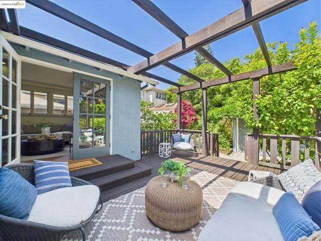 5920 Ivanhoe Rd, Oakland CA: https://media.crmls.org/mediaz/cb272f69-c2ab-463c-9a78-18258918ff93.jpg