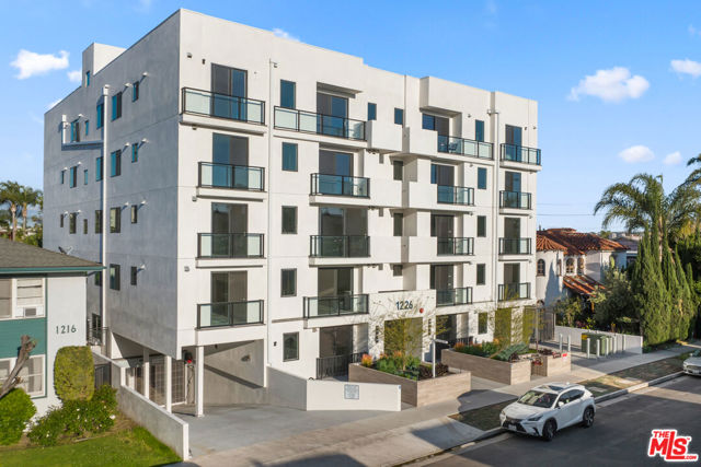 1226 S Bedford Street, Los Angeles CA: https://media.crmls.org/mediaz/cb27a08a-be9d-4cdf-9e6b-aa56c6aeb14a.jpg