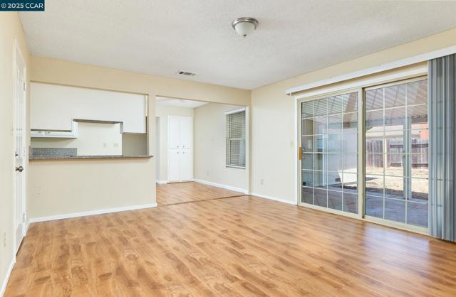 88 Newport Way, Suisun City CA: https://media.crmls.org/mediaz/cb27fae3-bff4-4f14-b90b-9dc2c961c967.jpg