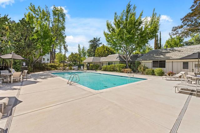 21 Willow Road, Menlo Park CA: https://media.crmls.org/mediaz/cb285370-8f39-46e7-8d73-f81a4f7981d0.jpg