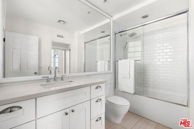 12320 Ridge Circle, Los Angeles CA: https://media.crmls.org/mediaz/cb289594-1d3d-4a47-b1d1-c9ec2a03d6cb.jpg