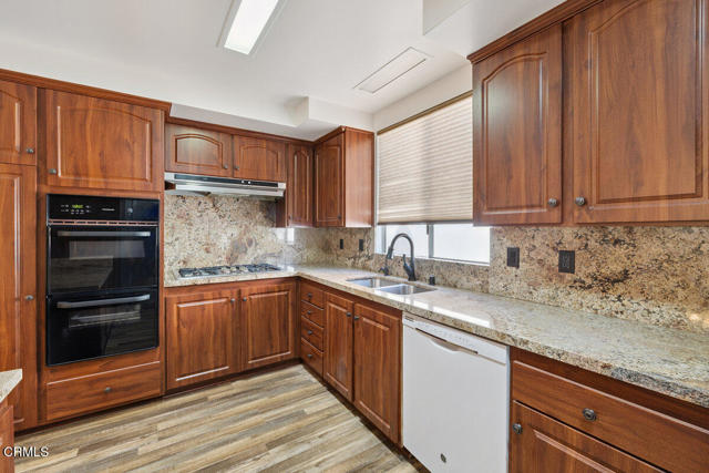 Detail Gallery Image 4 of 24 For 1359 Swansea Ave, Ventura,  CA 93004 - 3 Beds | 2 Baths