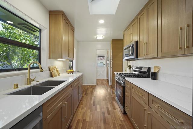 4427 Osprey St, San Diego CA: https://media.crmls.org/mediaz/cb299f6d-2224-413b-83bf-d305d23b3cb3.jpg