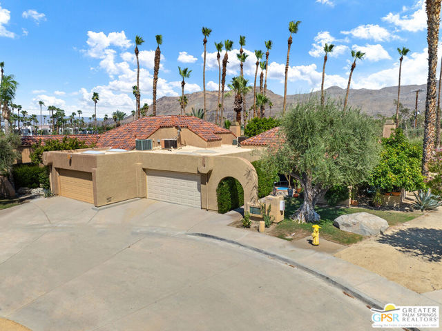 2910 Cervantes Court, Palm Springs CA: https://media.crmls.org/mediaz/cb29e858-b2bd-4a9b-800e-4ea301c4355a.jpg