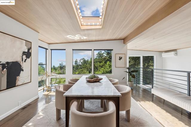 2861 Chelsea Drive, Oakland CA: https://media.crmls.org/mediaz/cb29f34f-428e-4c62-a0e8-3b3c0b66d499.jpg