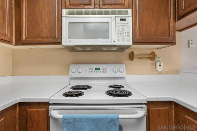 17945 Caminito Pinero, San Diego CA: https://media.crmls.org/mediaz/cb2a6ffa-41ea-4581-bbe6-66421f1e9f3c.jpg
