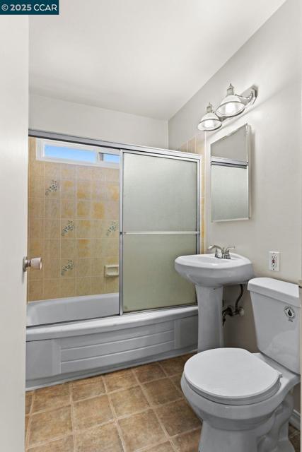 1560 Pine St, Concord CA: https://media.crmls.org/mediaz/cb2b1a27-9013-432d-b072-0df01e941394.jpg