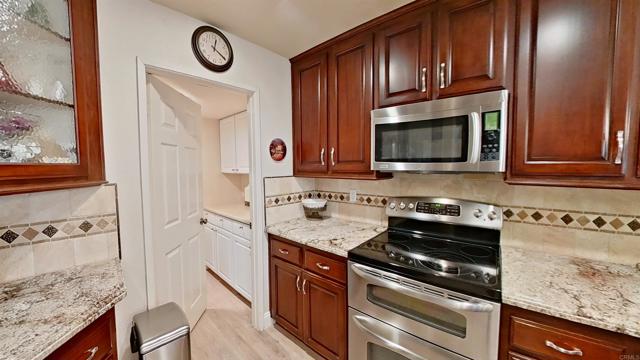 Detail Gallery Image 10 of 34 For 1873 Key Largo Rd, Vista,  CA 92081 - 3 Beds | 2/1 Baths