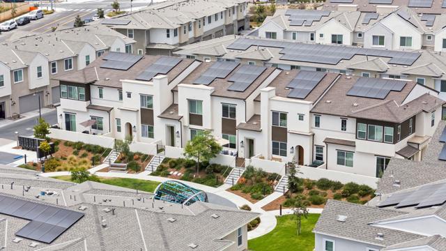 2199 Bluestone Circle, Chula Vista CA: https://media.crmls.org/mediaz/cb2b7bdc-2b7c-47ef-bce6-668e65f91d4b.jpg