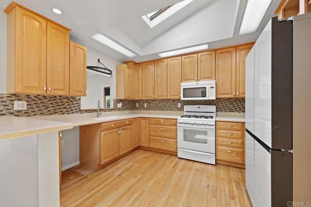 Detail Gallery Image 14 of 61 For 6929 Wyoming Ave, La Mesa,  CA 91942 - 3 Beds | 2/1 Baths