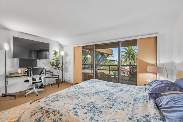 230 W Laurel Street, San Diego CA: https://media.crmls.org/mediaz/cb2bb38c-cbe5-4c57-a5ac-1adb56bafb61.jpg