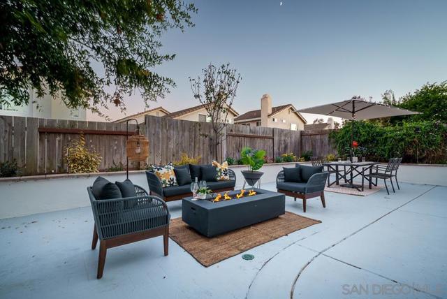11289 Silver Buckle Way, San Diego CA: https://media.crmls.org/mediaz/cb2beee0-261b-447a-b39d-f254b99b972b.jpg