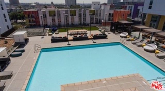 555 Spring Street, Los Angeles CA: https://media.crmls.org/mediaz/cb2bfaf0-5e55-44c1-b693-f5793289eae9.jpg