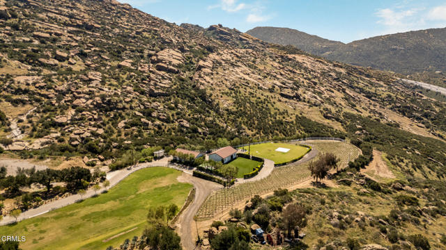 Detail Gallery Image 21 of 75 For 2940 Kuehner Dr, Simi Valley,  CA 93063 - 57 Beds | 40 Baths