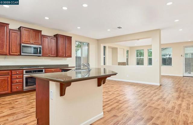 4874 Snowy Egret Way, Oakley CA: https://media.crmls.org/mediaz/cb2c23aa-607f-486b-b9e4-2fb6a862bc11.jpg