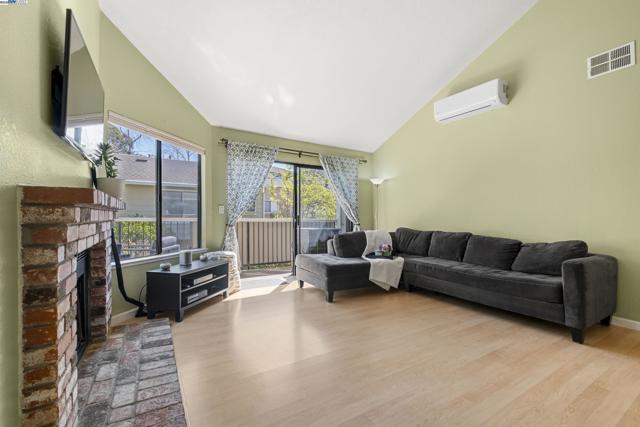 Image 3 of 27 For 2437 Sebastopol Ln  3