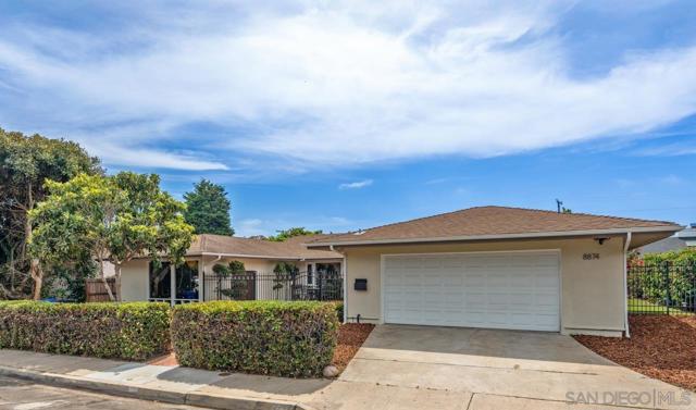 8874 La Jolla Scenic Dr N, La Jolla CA: https://media.crmls.org/mediaz/cb2c9736-a44e-4c7e-8e9d-2b9cf9b8d2e0.jpg