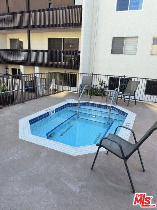 5334 N Lindley Avenue, Encino CA: https://media.crmls.org/mediaz/cb2cac02-d372-4774-b772-5b943961fe1f.jpg