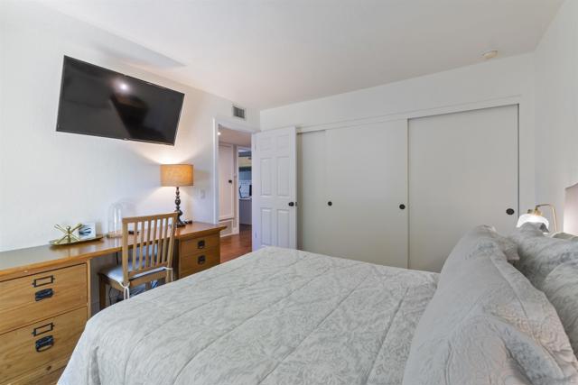 17924 Saint Andrews Dr, Poway CA: https://media.crmls.org/mediaz/cb2cf33b-1cdd-455e-af88-f3178ded4a0b.jpg