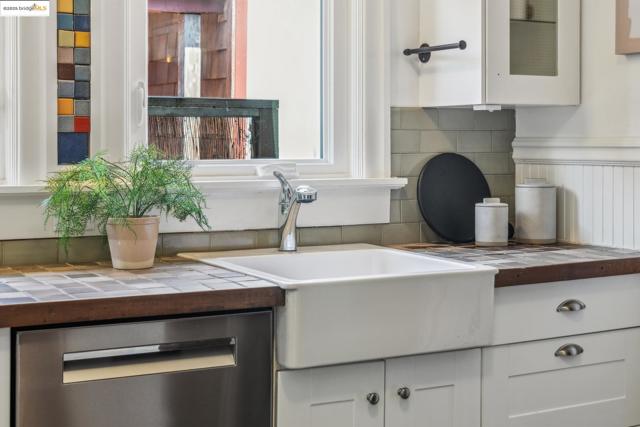 2705 Mathews St, Berkeley CA: https://media.crmls.org/mediaz/cb2d3dc7-7b87-4017-883d-1a0818ca27b8.jpg