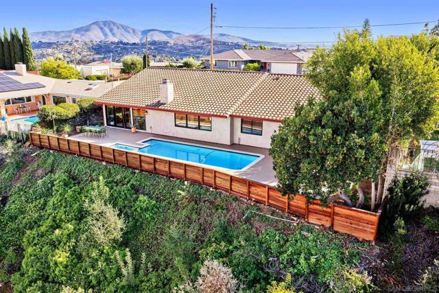 4176 E Arrieta Circle, La Mesa CA: https://media.crmls.org/mediaz/cb2d5abf-236a-454c-9f9e-281460253087.jpg